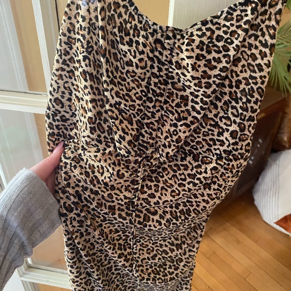 BRAND NEW RUCHED FRONT LEOPARD PRINT MINI SCRUNCH TIE DRESS - Picture 3 of 4